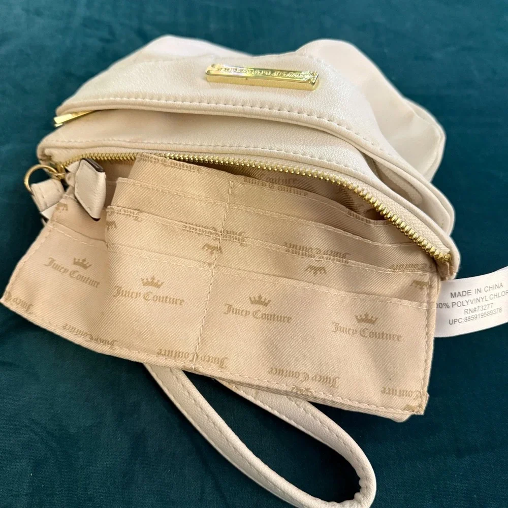 Juicy Couture Wristlet Cream Faux Leather Ruched Gold Hardware‎ 885919589378